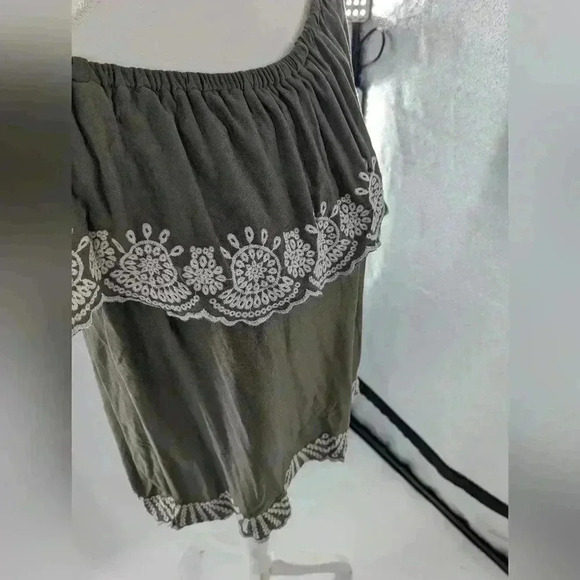 Fever Embroidered On/Off Shoulder Ruffle Top Blouse Size Medium Light Army Green - Picture 2 of 11